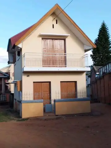 Maison 3 ch. à louer — Ambatolampy — 700 000 Ar | Fonenako