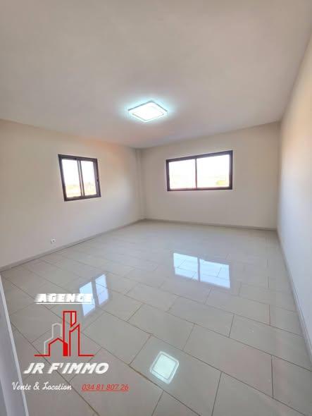 Immeuble 3 ch. à louer — Ambohimangakely - photo 4