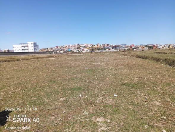 Terrain 1 500 m² à vendre — By Pass - photo 3