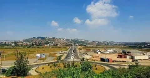 Trano Ahofa 2 ch. à louer… — 700 000 Ar | Fonenako