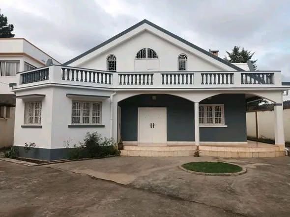 Maison 3 ch. à vendre — Iavoloha - photo 1