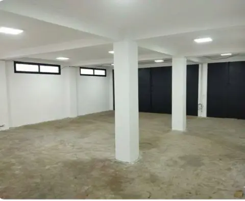 Entrepôt 100 m² à louer — Anosizato — 4 000 000 Ar | Fonenako