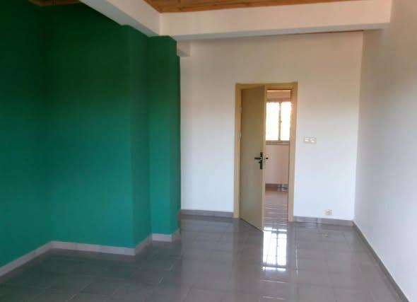 Maison 3 ch. à louer — Ambohibao - photo 3