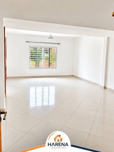 Appartement 3 ch. à louer — Ambohibao - photo 1