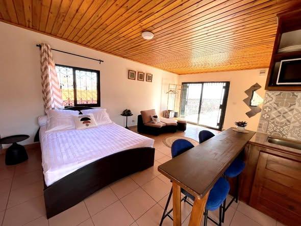 Appartement 25 m² à louer — Faravohitra - photo 2