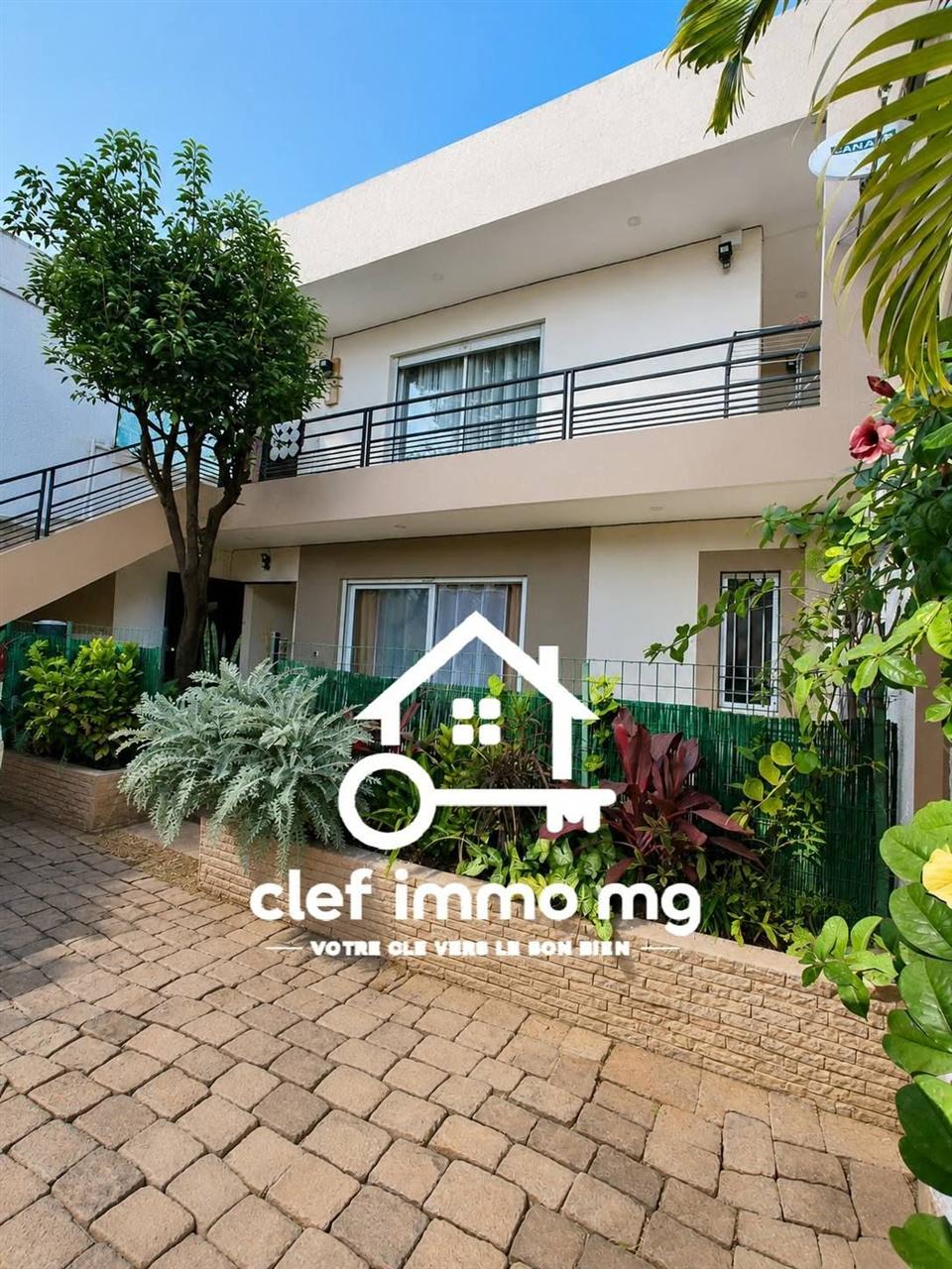 Appartement T3 en rez-de-chaussée — Ambohitrarahaba, Antananarivo - photo 1