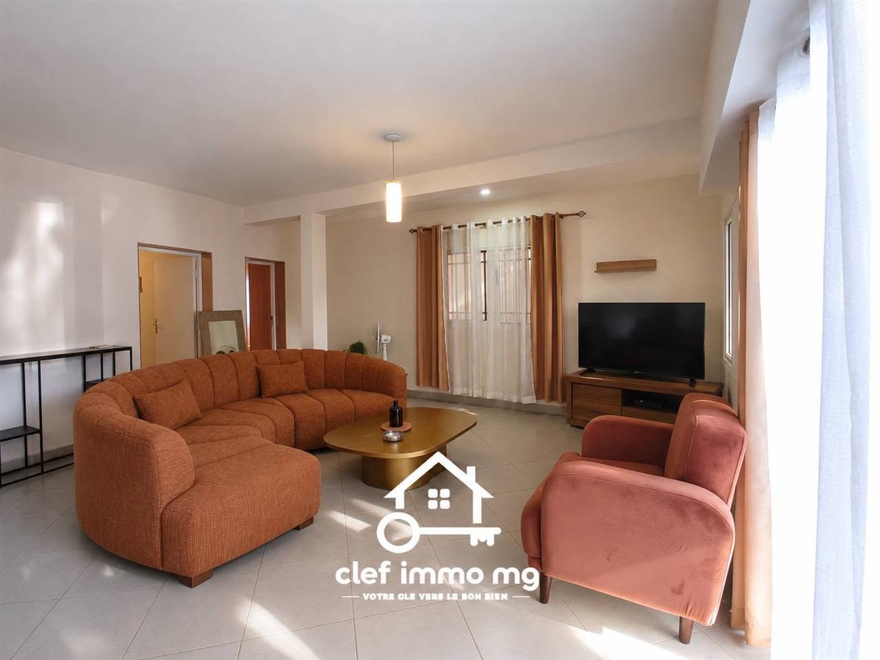 Appartement T3 en rez-de-chaussée — Ambohitrarahaba, Antananarivo - photo 4