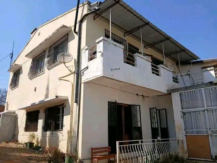 Immeuble 3 appartements titré 250 m² — Ambohinambo, Talatamaty - photo 1
