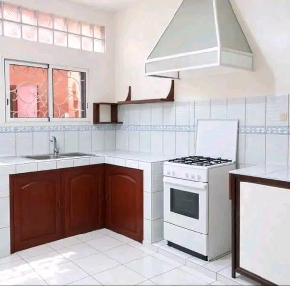 Maison 3 ch. à louer — Talatamaty - photo 4