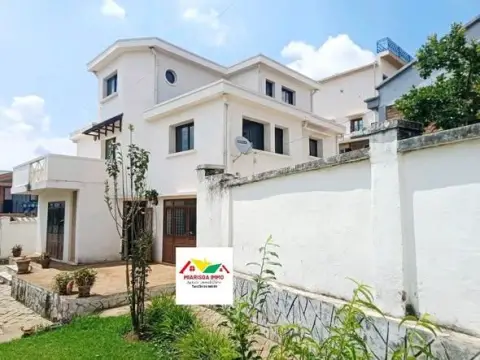 Bureau 7 ch. à louer — Antsirabe