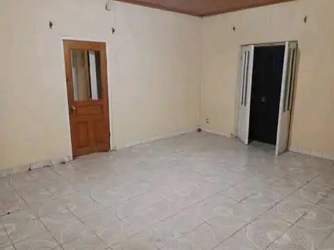 Trano Ahofa 1 ch. à louer — Manakambahiny — 400 000 Ar | Fonenako