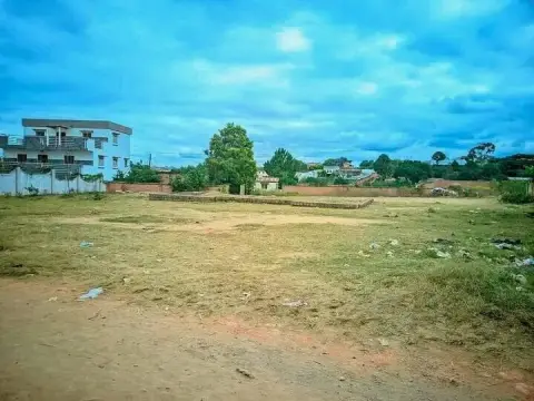 Terrain à vendre — Ivato | Fonenako