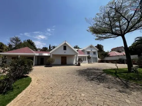 Local commercial meublé à louer… — 6 000 000 Ar | Fonenako