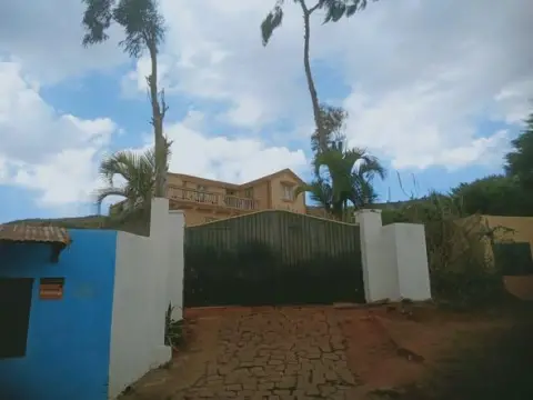 Local commercial 6 ch. à vendre — Ambohijanaka