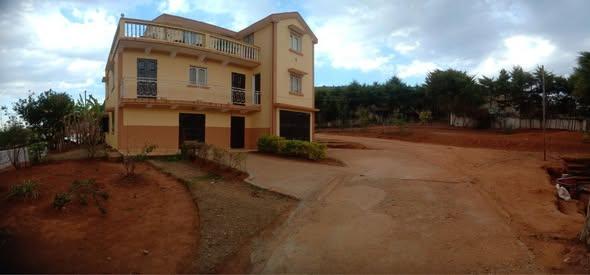 Local commercial 6 ch. à vendre — Ambohijanaka - photo 2