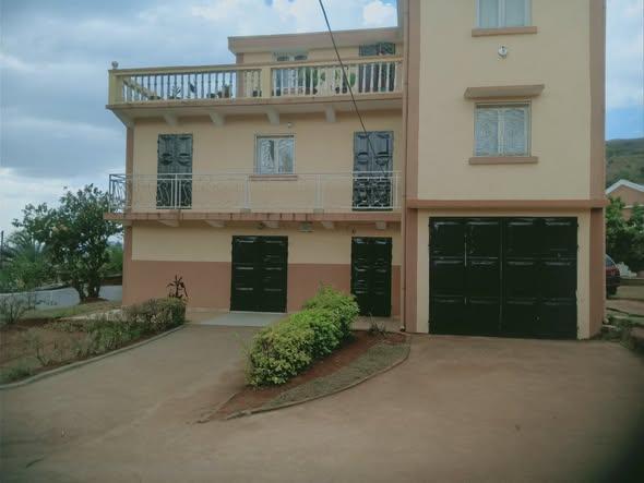 Local commercial 6 ch. à vendre — Ambohijanaka - photo 5
