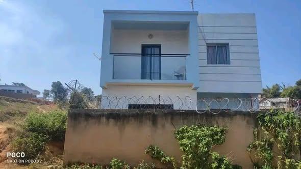 Maison 3 ch. à louer — Ambohimangakely - photo 1