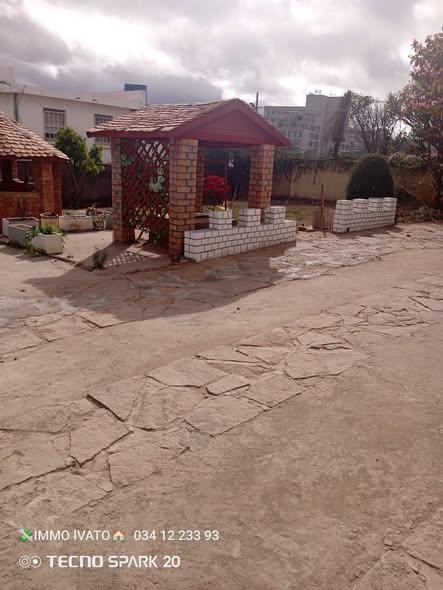 Maison 3 ch. à louer — Mandrosoa - photo 2