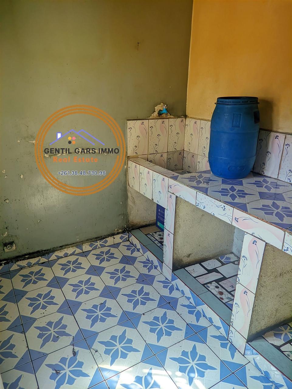 Trano ahofa 2 chambres avec terrasse — Ambohipo, Antananarivo - photo 3