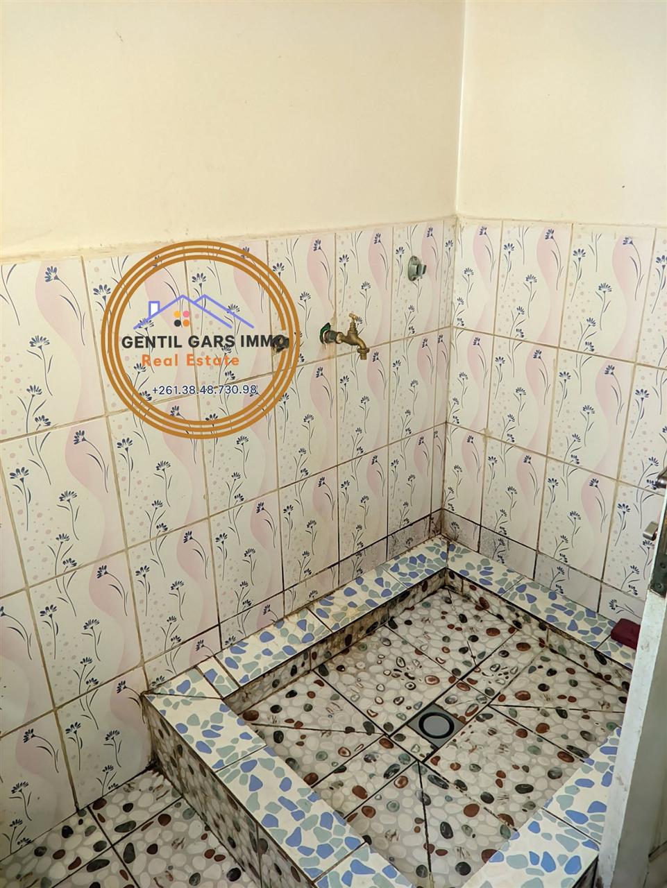 Trano ahofa 2 chambres avec terrasse — Ambohipo, Antananarivo - photo 5