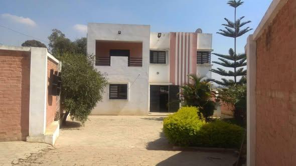 Trano Ahofa 5 ch. à louer — Ambohidratrimo - photo 2