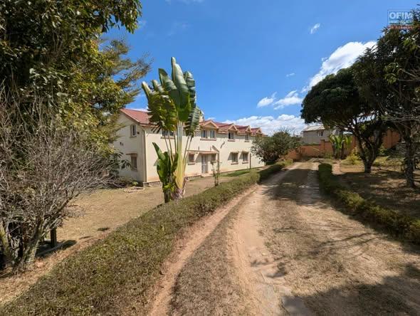 Maison 5 ch. 300 m² à vendre — Ambohibao - photo 1