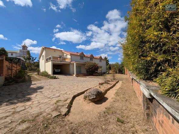 Maison 5 ch. 300 m² à vendre — Ambohibao - photo 2