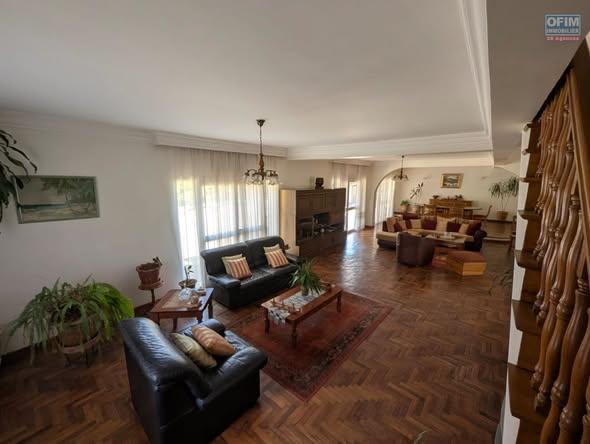 Maison 5 ch. 300 m² à vendre — Ambohibao - photo 4