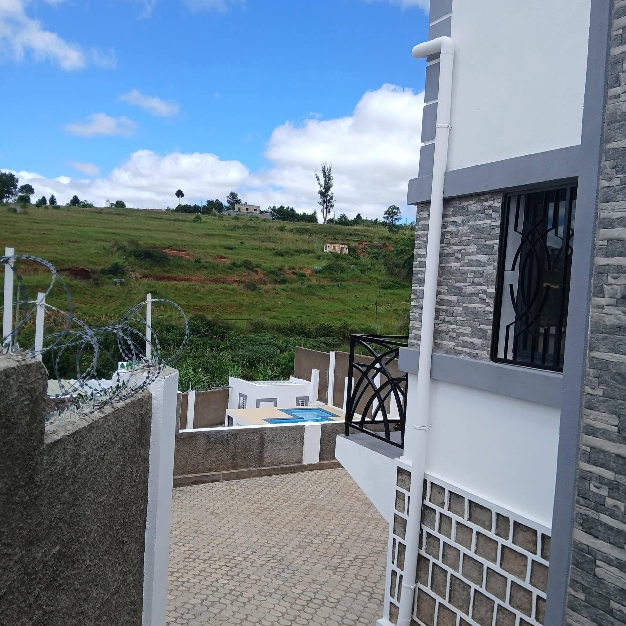 Location · Villa de standing · Ambatobe, Antananarivo - photo 1