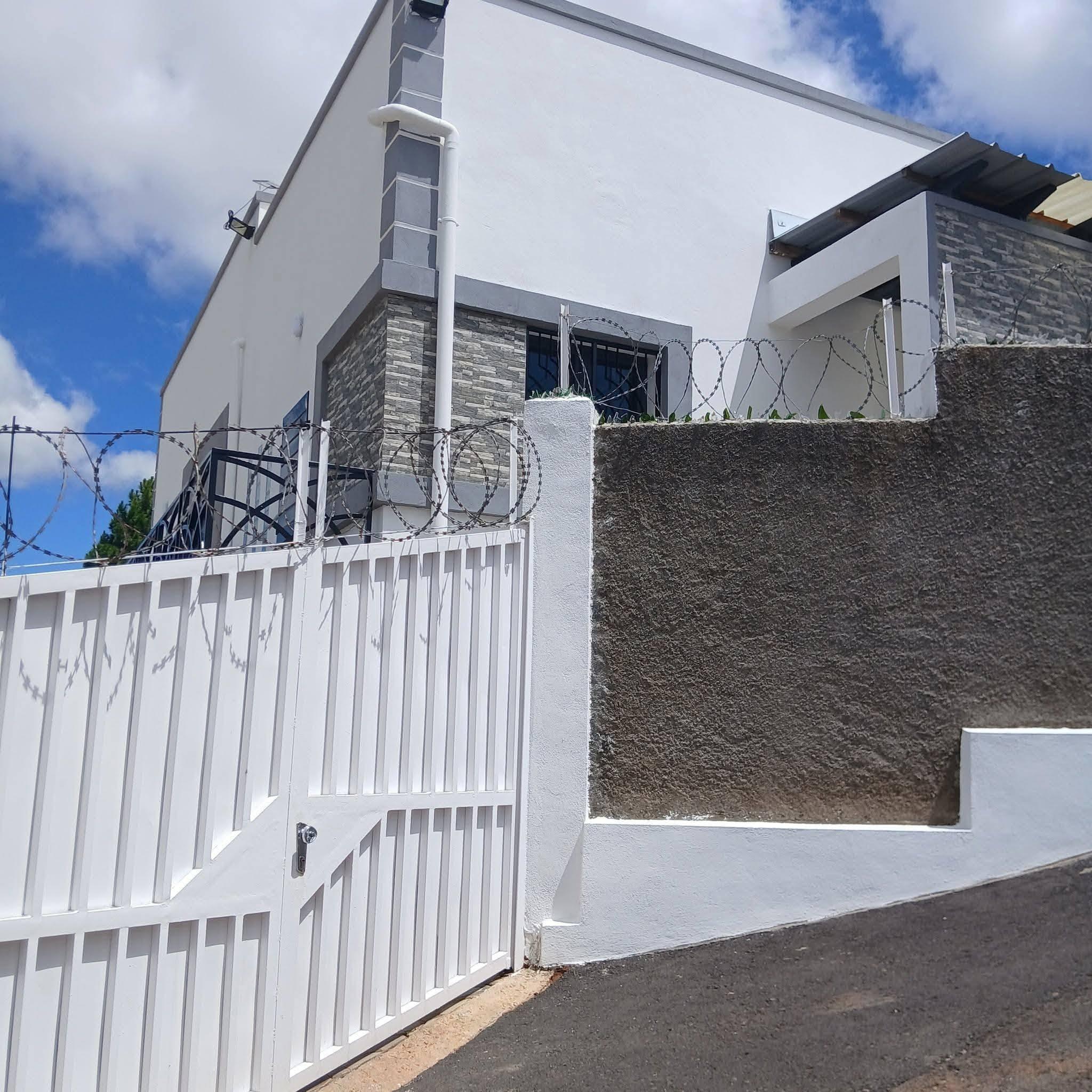 Location · Villa de standing · Ambatobe, Antananarivo - photo 2