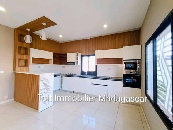 Maison 3 ch. 250 m² à vendre — Ambohidratrimo - photo 4