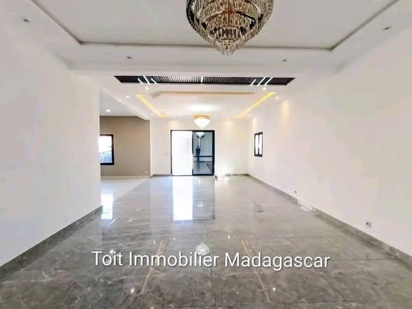 Maison 3 ch. 250 m² à vendre — Ambohidratrimo - photo 5