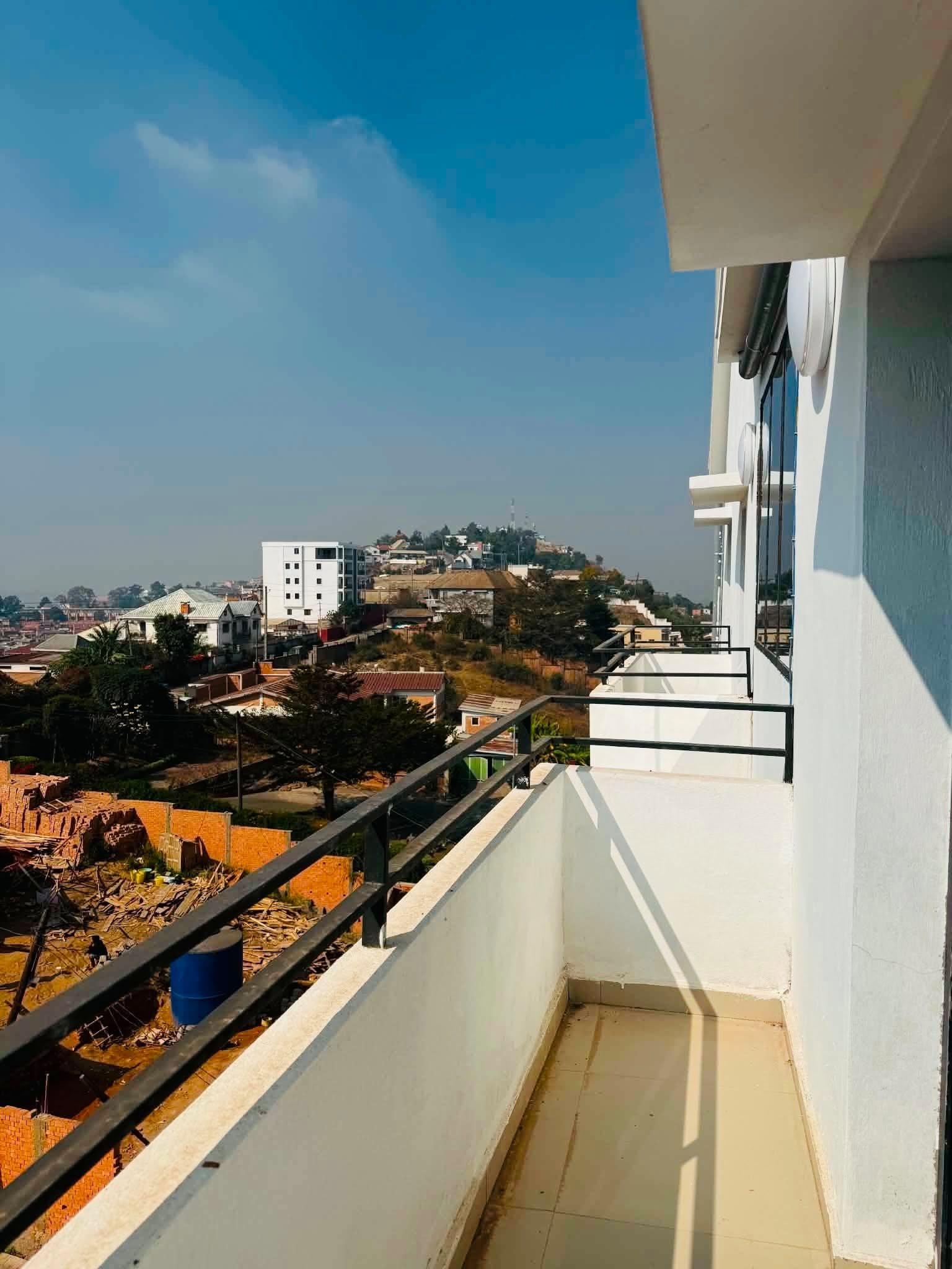 Location · Trano Ahofa · Ambatomaro, Antananarivo - photo 2