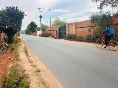 Entrepôt à vendre — Ambohimanambola — 960 000 000 Ar | Fonenako