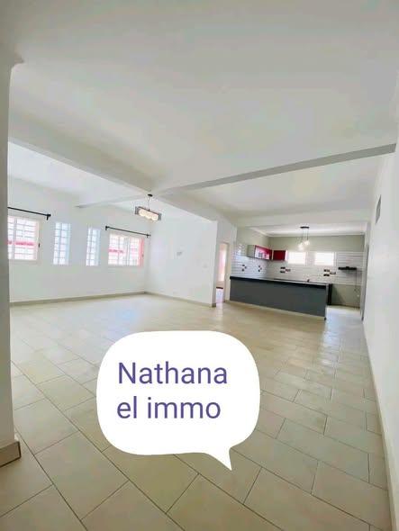Trano Ahofa 3 ch. à louer — Talatamaty - photo 1