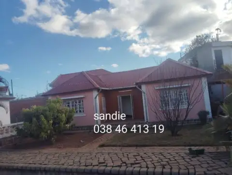 Maison 2 ch. à louer — Ambohijanaka — 900 000 Ar | Fonenako