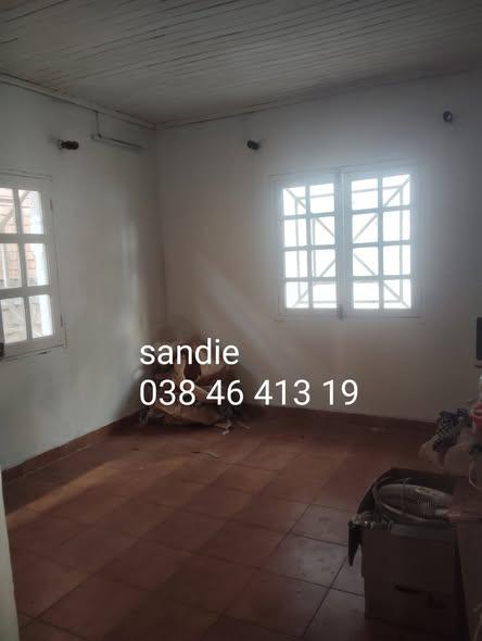 Maison 2 ch. à louer — Ambohijanaka - photo 3
