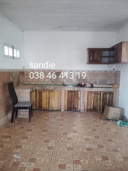 Maison 2 ch. à louer — Ambohijanaka - photo 5