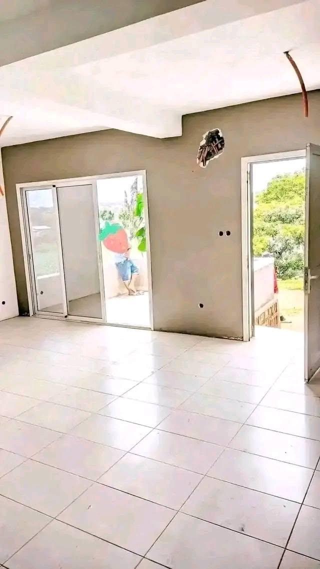 Maison inachevée sur 1 200 m² titré — Ifarihy Bypass, Antananarivo - photo 2