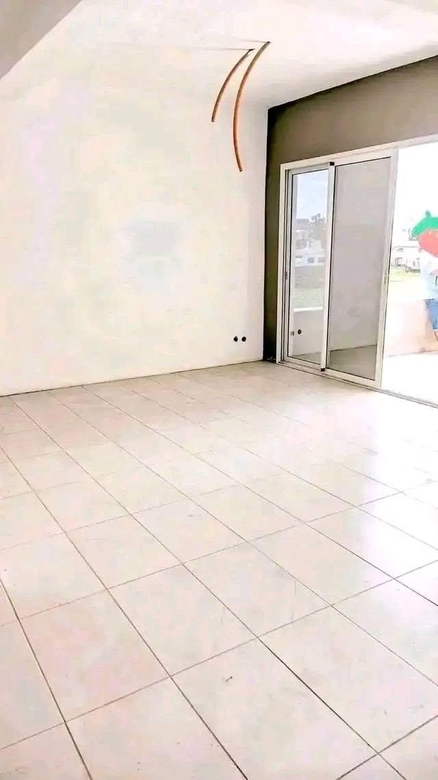 Maison inachevée sur 1 200 m² titré — Ifarihy Bypass, Antananarivo - photo 4