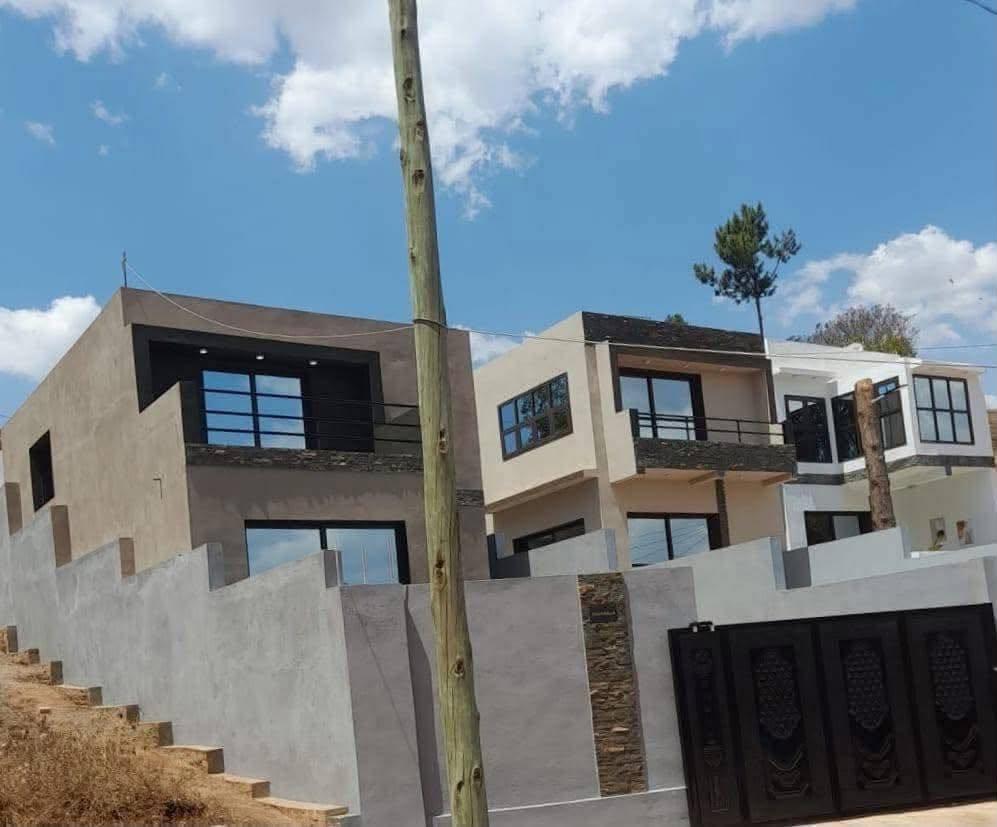 Vente · Maison · Iavoloha, Antananarivo - photo 1