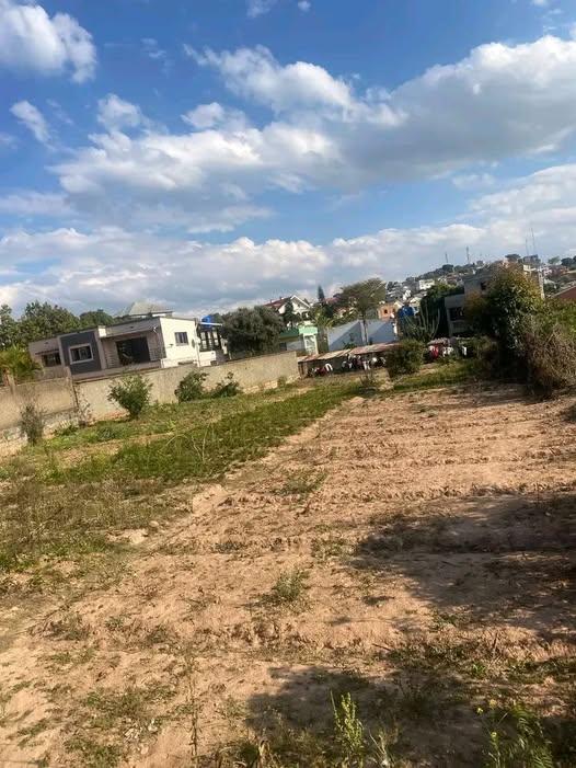 Terrain 400 m² à vendre — Ambatolampy - photo 1