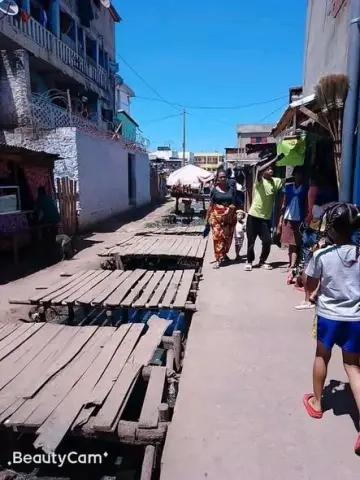 Local commercial 1 ch. à louer — 67 ha