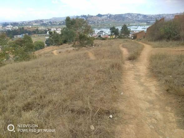 Terrain 1 400 m² à vendre — Avaratra - photo 1