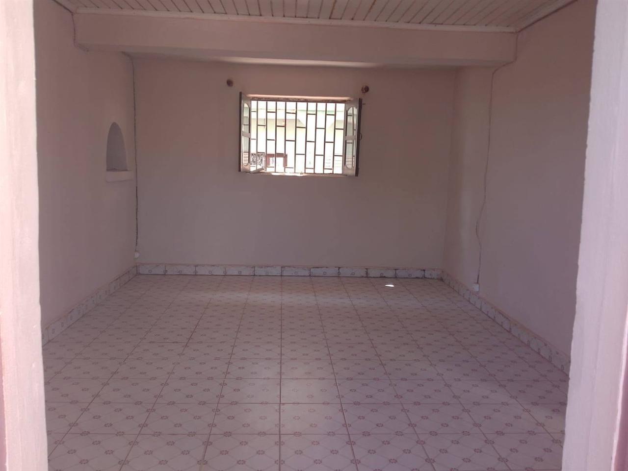 Trano ahofa 2 chambres sur 2 niveaux — Sabotsy Namehana, Antananarivo - photo 2