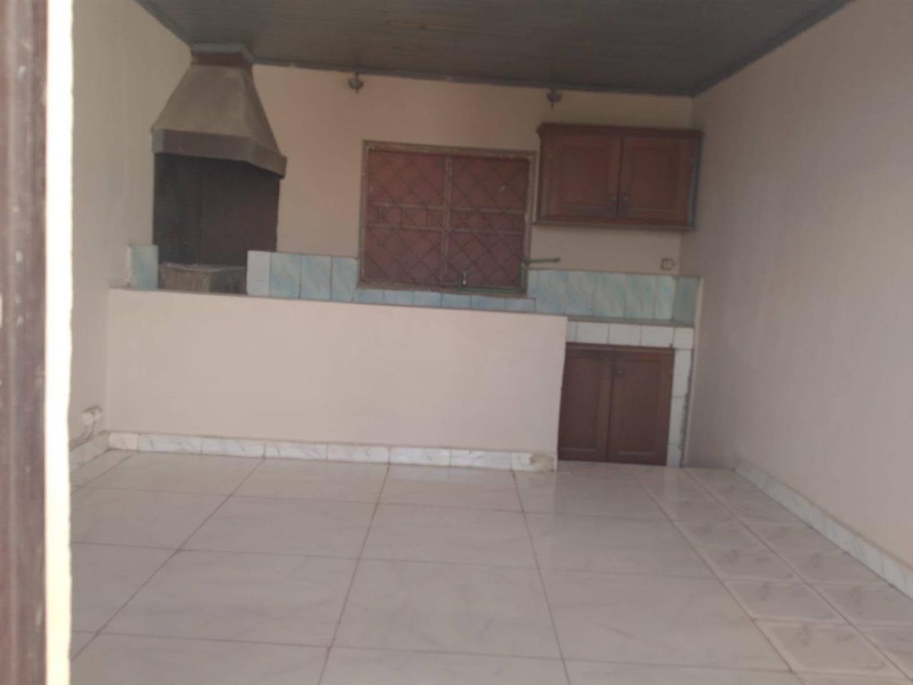 Trano ahofa 2 chambres sur 2 niveaux — Sabotsy Namehana, Antananarivo - photo 5