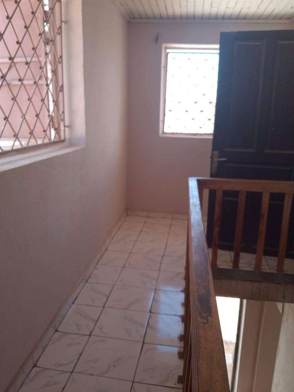 Trano ahofa 2 chambres sur 2 niveaux — Sabotsy Namehana, Antananarivo - photo 7