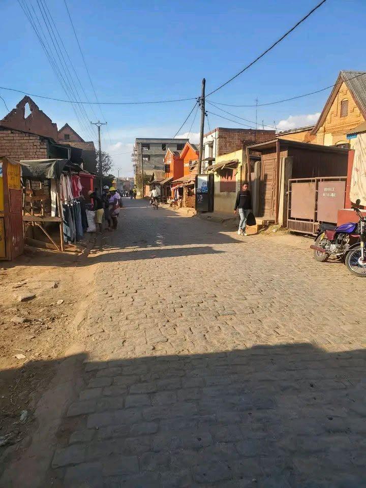 Terrain titré et borné à vendre — Ampitatafika, Antananarivo - photo 1