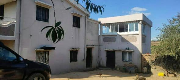 Trano Ahofa 5 ch. 650 m² à louer — Ambohijatovo - photo 1