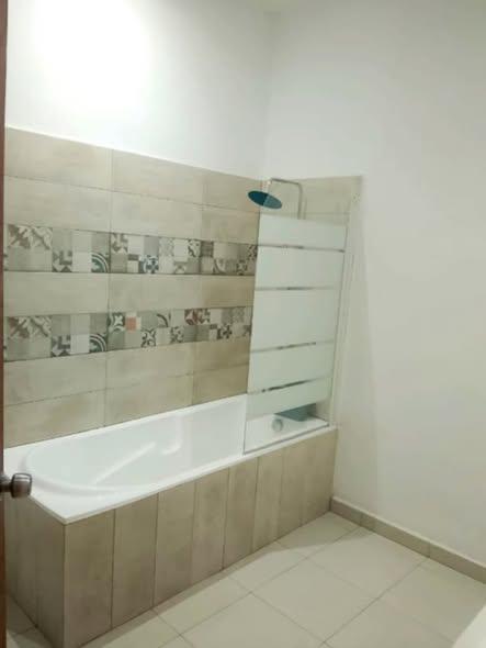 Appartement 4 ch. à louer — Amboditsiry - photo 5